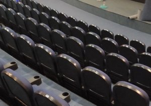 Укладка ковролина в кинотеатре